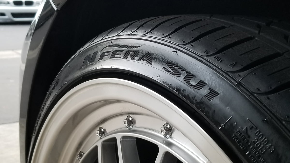 Duplicolor Tire Paint - Permanent Tire Shine